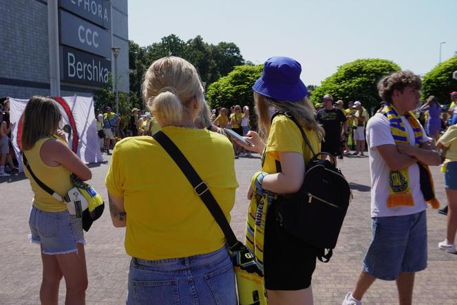 Przemarsz kibiców Stali Gorzów przed meczem z Falubazem Zielona Góra