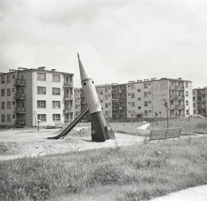Lublin świętuje 65-lecie placu zabaw na LSM. Rakieta i gazik wciąż przyciągają dzieci