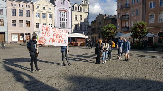 Protest w Grudziądzu, przeciwko agresji i dyskryminacji rasowej w Ameryce