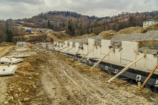 Drążenie tuneli na budowie S1 pomiędzy Milówką a Przybędzą