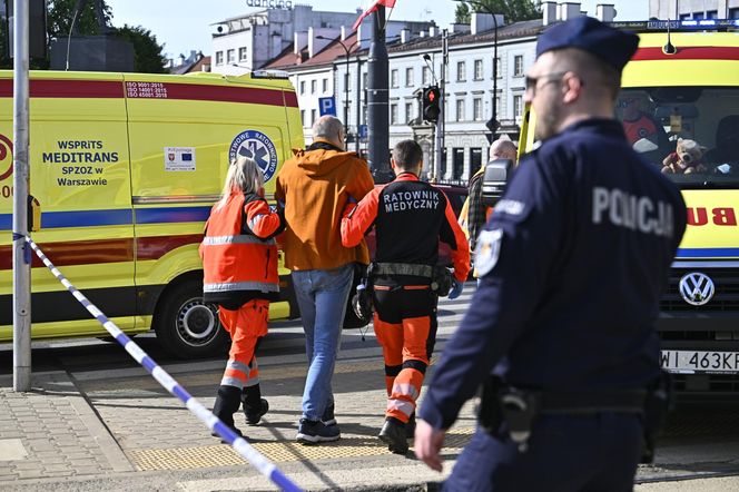 Zderzenie tramwajów w centrum Warszawy. 13 osób rannych, ruch tramwajowy wstrzymany