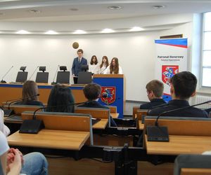Debaty siedleckiej młodzieży ze szkół podstawowych i średnich odbyły się w ramach kampanii profilaktycznej Widzę Rozmawiam Reaguję 2025