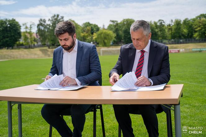 Podpisanie umowy na budowę Lubelskiego Centrum Piłki Nożnej