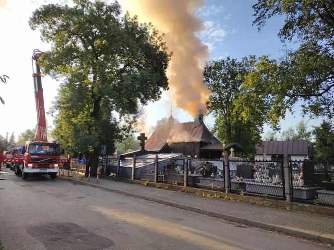 Pożar zabytkowego kościłoła na Helenie