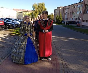 100 par zatańczyło poloneza na 100-lecie siedleckiego Ekonomika