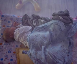 19-latka urodziła w lesie, noworodek trafił do dziadków. Teraz czeka go trudna operacja