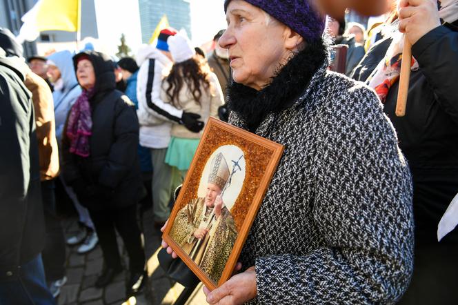 Tysiące osób na Marszu Wdzięczności za  Jana Pawła II w Gdańsku 