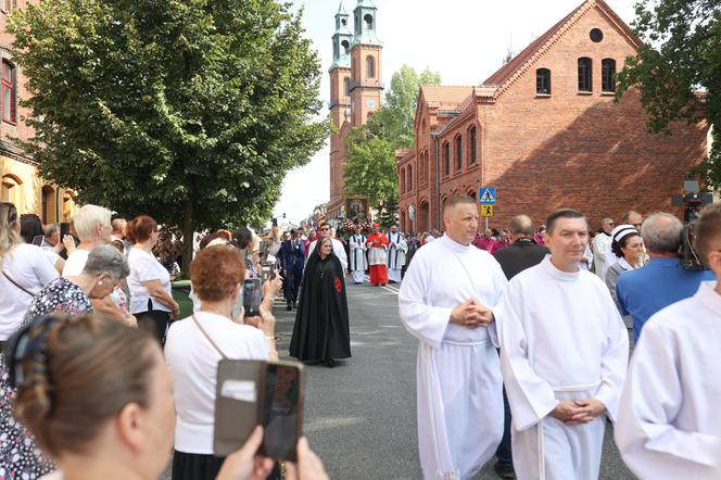 Tysiące kobiet i dziewcząt na pielgrzymce do Piekar Śląskich. "Jestem w Kościele, więc idę"