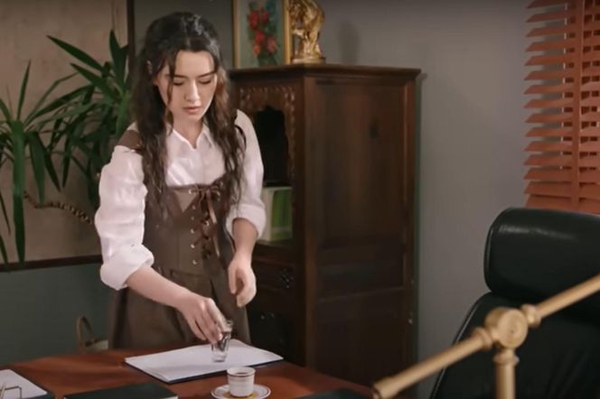 Zeynep chce porozmawiać z Halilem, ale go nie zastaje 