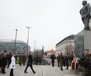Kaczyńska z rodziną i Nawrockimi uczciła pamięć ojca