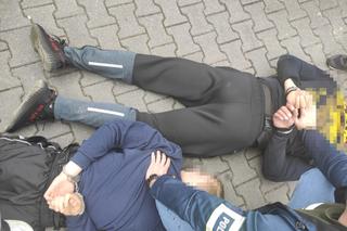 Auto ostrzelane na stacji benzynowej! Kierowca chronił wartościowy ładunek