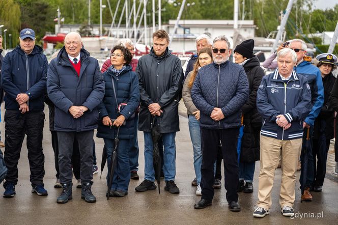 Tablica upamiętniająca Bohdana Sienkiewicza na Alei Żeglarzy w Gdyni