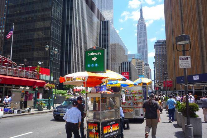 Nowy Jork. Radny Levin pomaga sprzedawcom ulicznym
