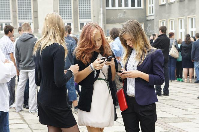 Zakaz używania telefonów w szkole! Co zrobią polscy uczniowie?