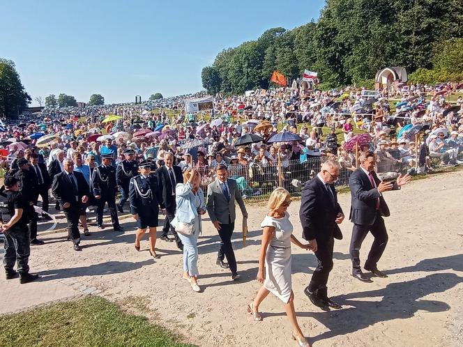   Tłumy pielgrzymów w Gietrzwałdzie. Trwa odpust i dożynki archidecezjalne. Zobacz zdjęcia