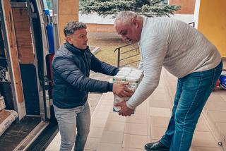 Znana pisarka, biznesmen z Holandii i menadżerka gwiazd zawieźli dary dla Ukrainy i uratowali koty