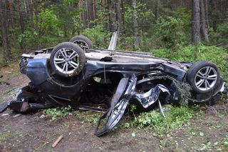 Na drodze powiatowej pomiędzy miejscowościami Zabiele i Wólka Różańska samochód osobowy uderzył w łosia. Wypadek zakończył się śmiercią kierowcy i pasażerki auta. 