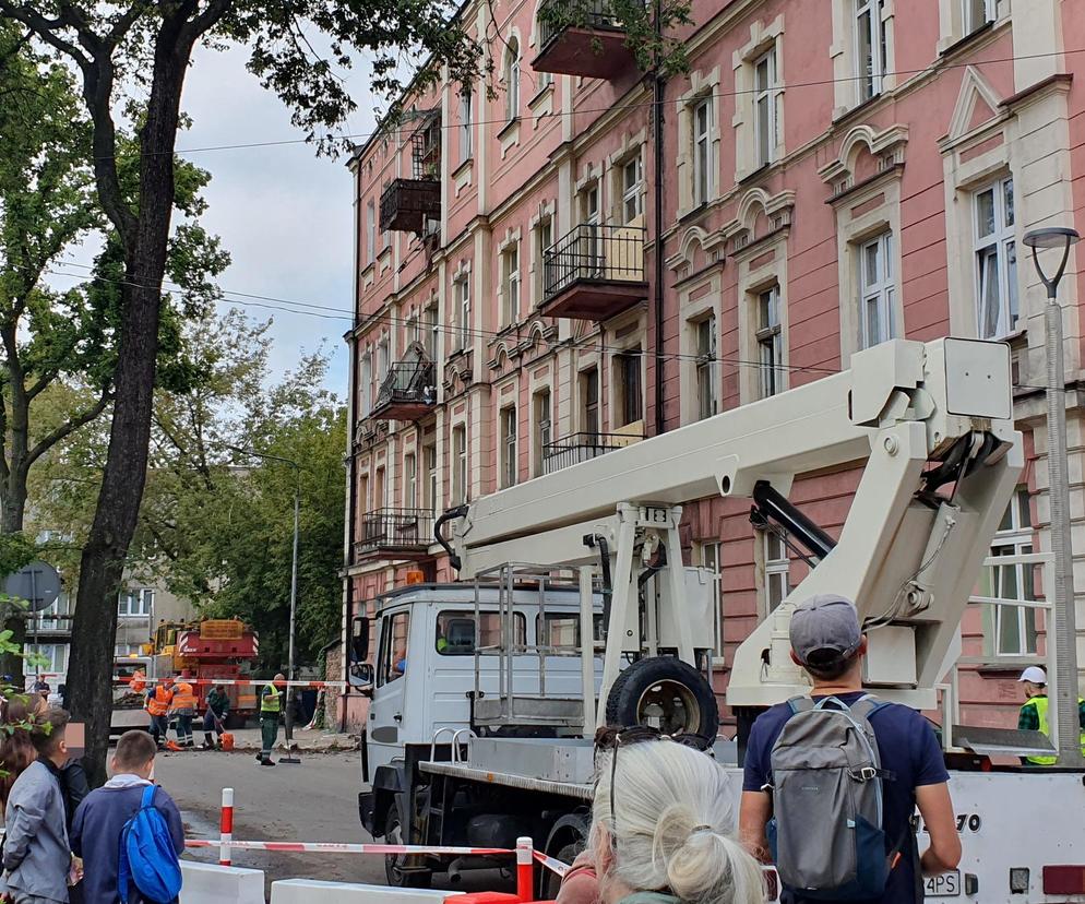 Tragedia w Sosnowcu: Prokuratura wszczęła śledztwo w sprawie balkonu. Będzie też ekspertyza