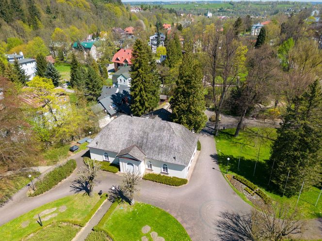 Leczyli się tu królowie i legendy muzyki. Dolnośląska perła zachwyca nawet dziś
