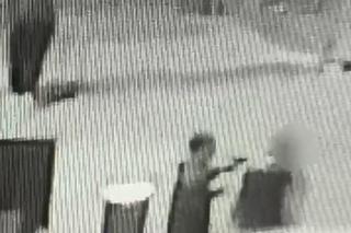 Wstrząsający napad na nowej kładce w Warszawie. Strzelił z pistoletu prosto w twarz