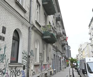 „To co robi miasto, to skandal”. Warszawa sprzedaje zabytkową kamienicę w centrum za grube miliony