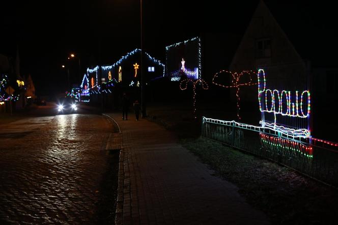 Ponad 50 tysięcy lampek - wieś Popowo znów zabłysła na święta 