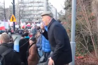 HIT INTERNETU: Roman Giertych podskakuje i śpiewa na marszu Obywatele dla demokracji 