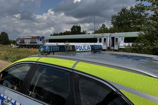 Tragedia na torach. Bus zderzył się z pociągiem. Kierowca nie żyje
