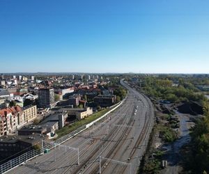 Przebudowa linii kolejowej w Bytomiu dobiega końca. Ruch towarowy został już przywrócony, a kiedy pasażerski?