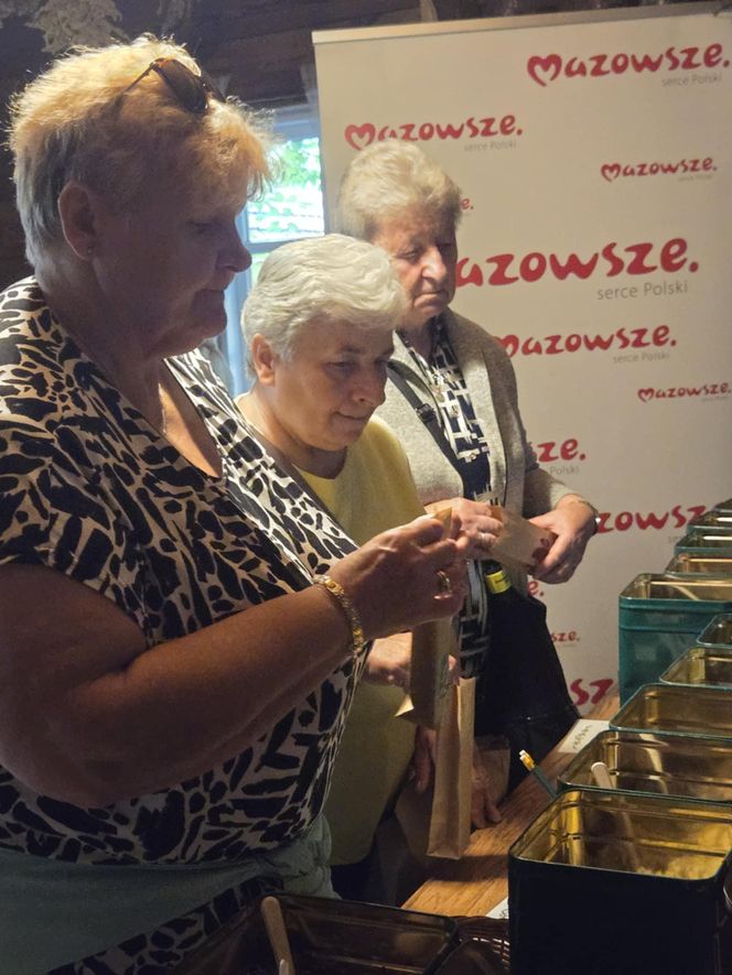 Były opowieści o herbacianych zwyczajach, wspomnienia dawnych spotkań przy stole, a także degustacje różnych gatunków herbat 