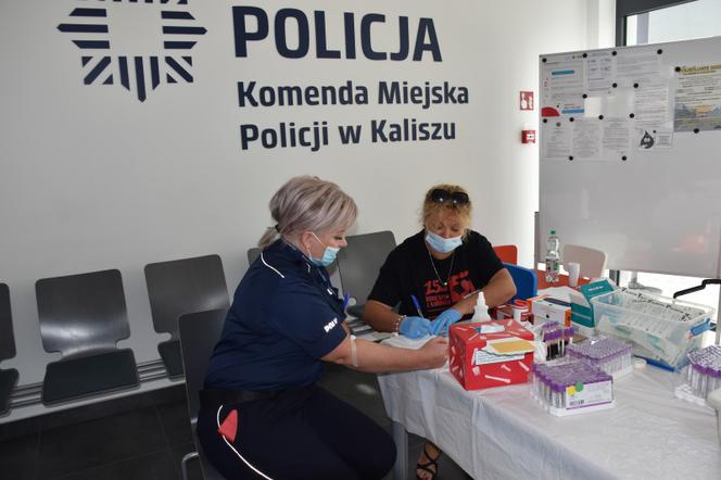 Mundurowi z Kalisza oddali cząstkę siebie! Udało się zebrać blisko 10 litrów krwi! [ZDJĘCIA]