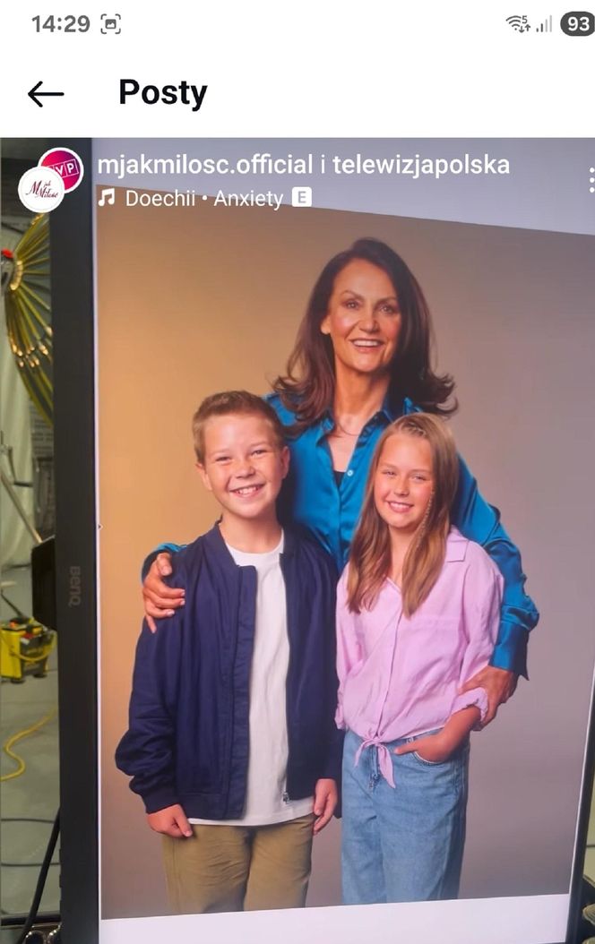 M jak miłość nowy sezon sesja zdjęciowa. Aleksandra (Małgorzata Pieczyńska), Maja (Laura Jankowska), Szymek (Staś Szczypiński)