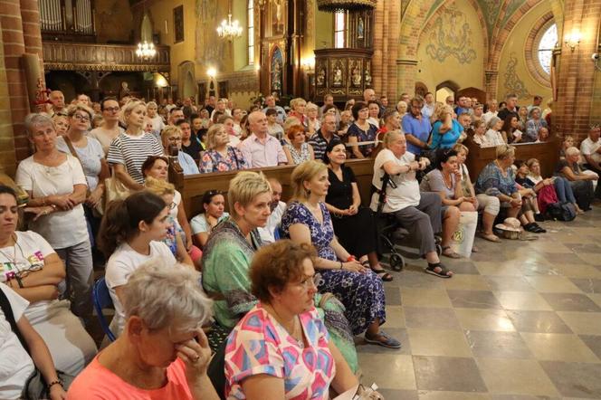 Tłumy pielgrzymów w Gietrzwałdzie. Trwa odpust i dożynki archidecezjalne. Zobacz zdjęcia