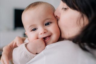 800 plus w lipcu 2025 r. Rodzice dostaną pieniądze w innym terminie, aż dwie zmiany w wypłacie