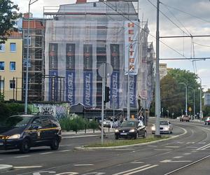 Mural z Pleciugą po 5 latach zniknął z kamienicy przy al. Wyzwolenia