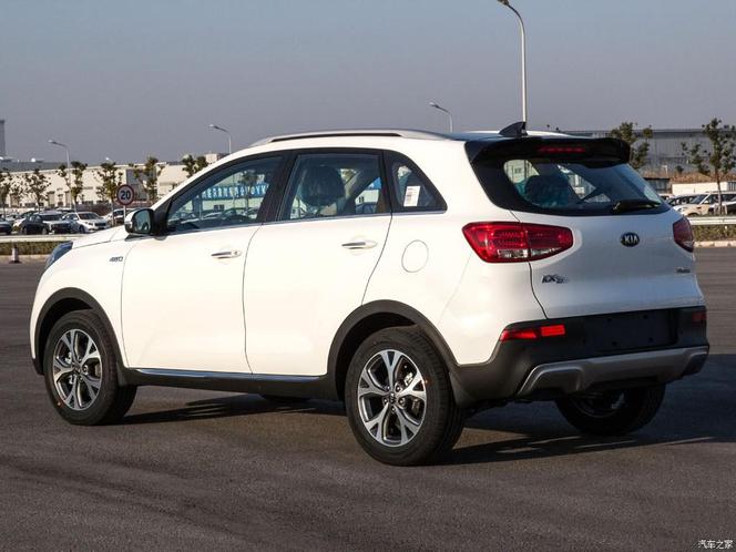 crossover Kia KX3