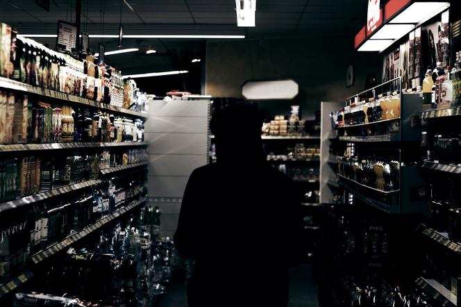 W sklepach w centrum Wrocławia wieczorem i w nocy nie będzie można kupić alkoholu