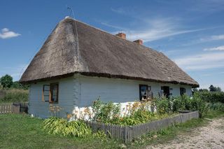 Niezwykła wieś w Łódzkiem. Można tam zobaczyć młyn wietrzny z 1820 roku