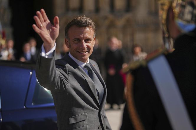 Prawda o Macronie ujawniona! Nie zgadniesz, co kupuje hurtowo perfumy i zlewa się nimi w hurtowych ilościach