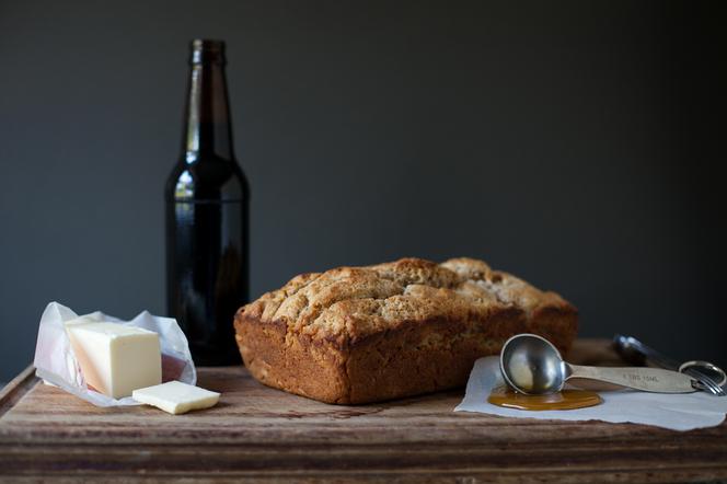 Miodowy chleb na piwie: przepis z proszkiem do pieczenia