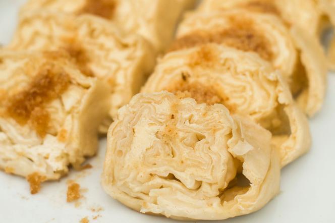 Już nie trzeba lepić pierogów. Warto wypróbować rolowanie.