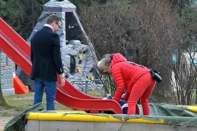 Anna Mucha i Marcel Sora na spacerze z dziećmi