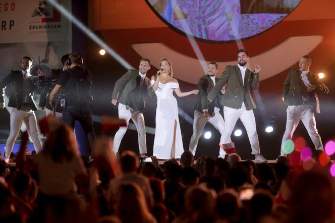 Wakacyjna Trasa Dwójki w Elblągu. Koncert piosenki wojskowej państw NATO