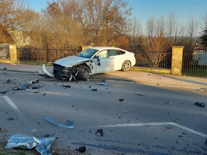 Czołowe zderzenie na ulicy Kościelnej w Starachowicach