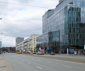 Marszałkowska w Warszawie zostanie zwężona. Tak wygląda przed przebudową 