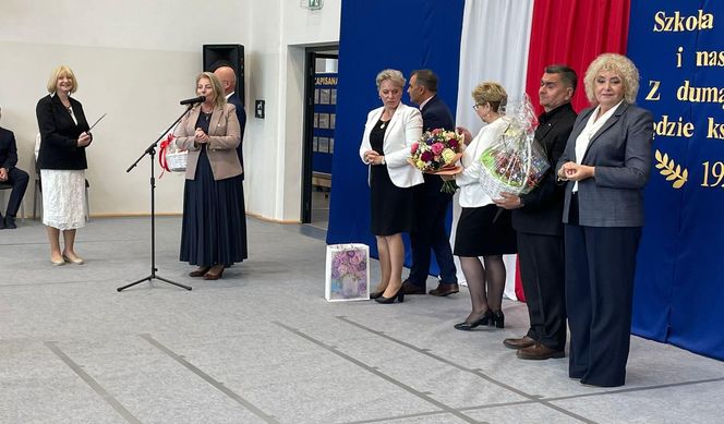 Pierwsza Dama uczciła z uczniami 100 lat od nadania imienia Stefana Batorego Szkole Podstawowej w Liwie