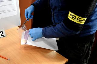 Tego się nie spodziewaliście. W tym lokalu wyborczym policja usuwała bombę! [ZDJĘCIA]