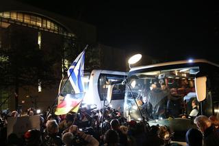 Szokujący gest bawarskiego starosty! Wysłał autobus uchodźców do siedziby MERKEL! 