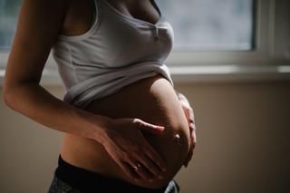 Drętwiejące ręce w ciąży: jak sobie radzić z tą przypadłością?