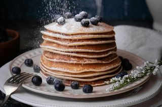 śniadanie bezglutenowe - placuszki bananowe na mące ryżowej